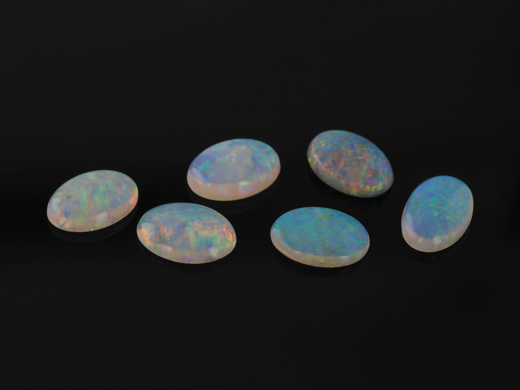 White Opal 4x3mm+/- Oval