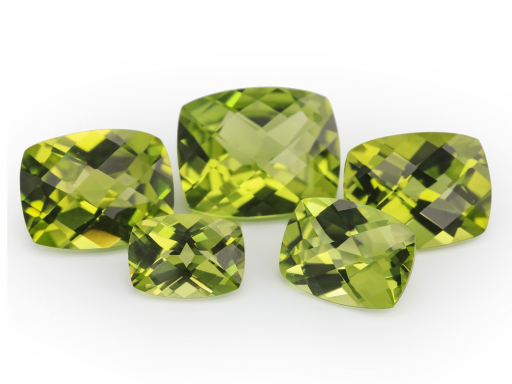 Peridot 7x5mm Cushion Chequerboard