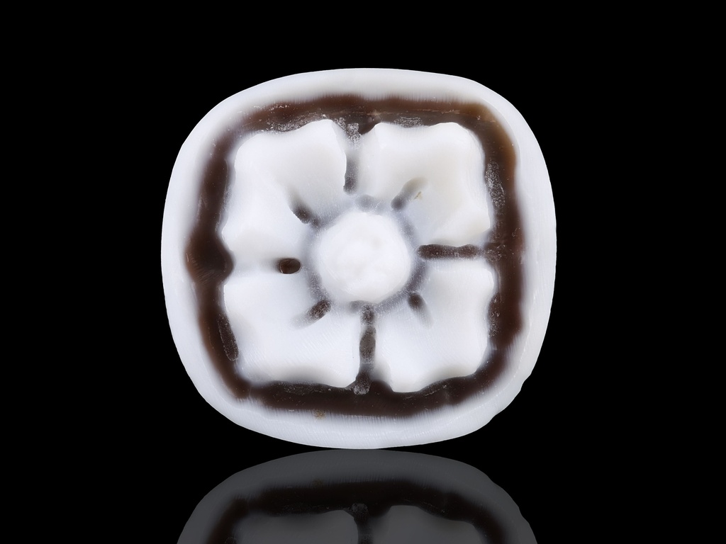 Italian Shell Sard Cameo Flower 14mm Square Cushion