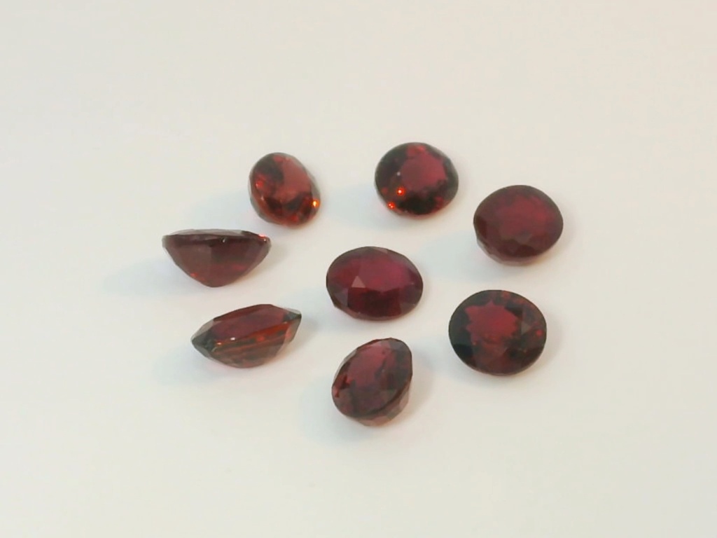 Ruby 4.5x3.5mm+/- Oval Dark Red