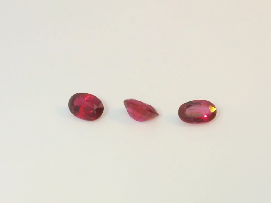 Ruby 4.5x3mm+/- Oval Bright Red