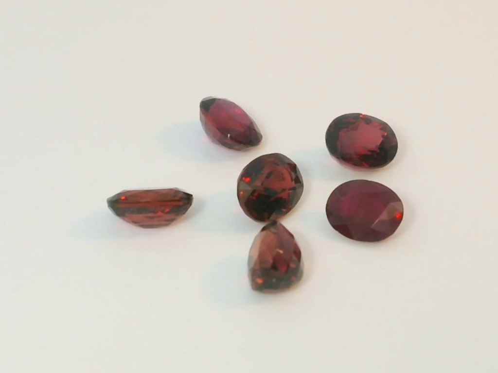 Ruby 5x4mm+/- Oval Dark Red