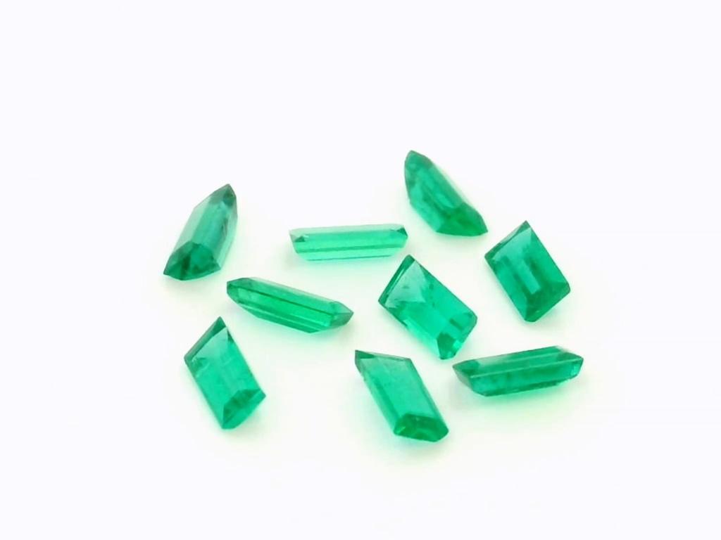 Emerald 5x2.5mm Baguette