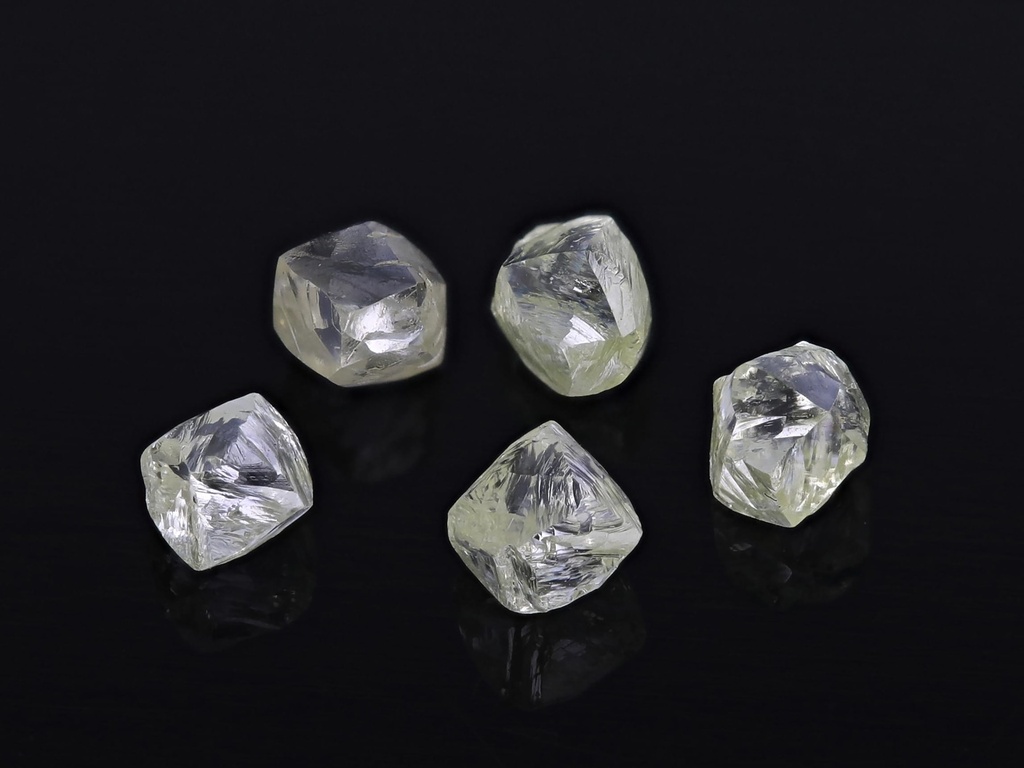 Diamond Crystals 2.5-3mm +/- set of 5