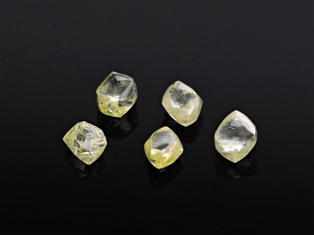 Diamond Crystals 2.5-3mm +/- set of 5